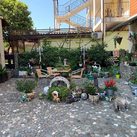 Guest House Aphyn Leto Gagra Exterior photo